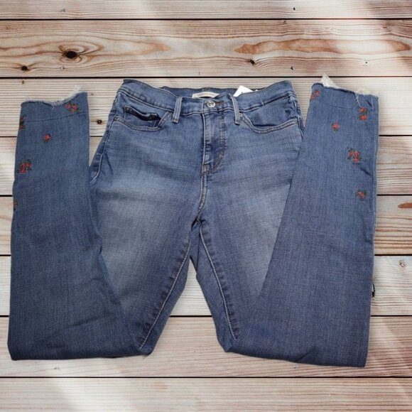 Levi's Shaping Skinny Embroidered Jeans Waist 26 - Picture 1 of 11